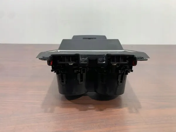 Mitsubishi Outlander IV Getränkehalter OEM 8011C679ZZ image 3
