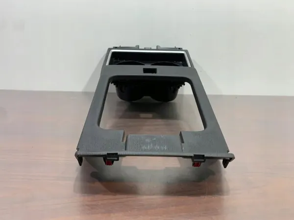 Mitsubishi Outlander IV Getränkehalter OEM 8011C679ZZ image 4
