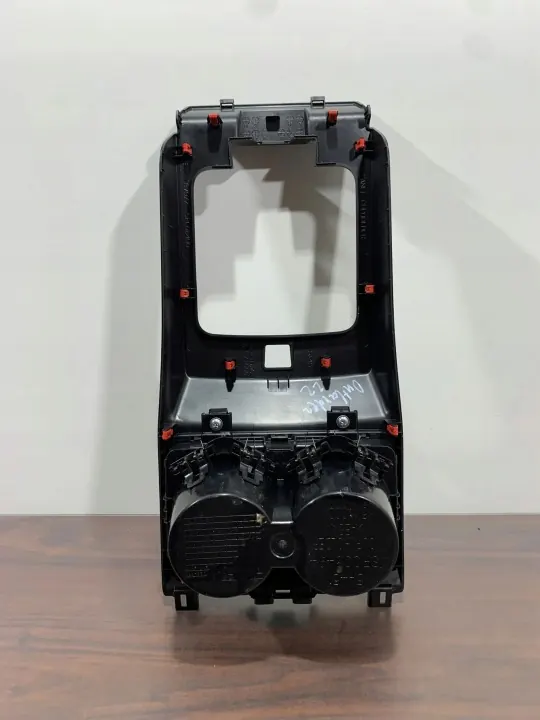Mitsubishi Outlander IV Getränkehalter OEM 8011C679ZZ image 5