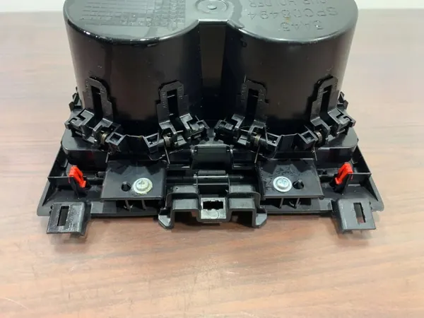 Mitsubishi Outlander IV Getränkehalter OEM 8011C679ZZ image 8
