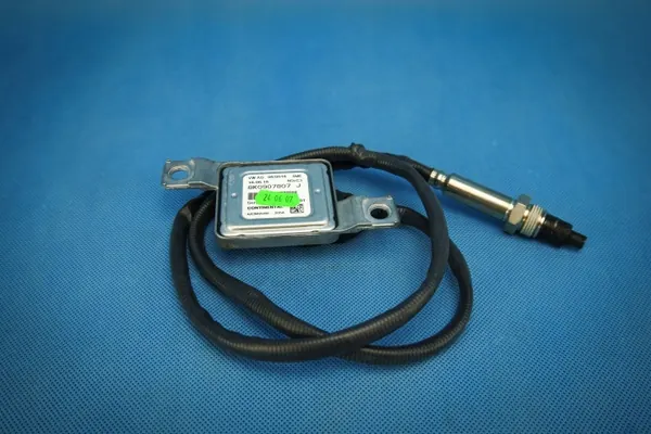 Sensor NOX Audi A4 A5 Q5 A6 2.0TDI 8K0907807J image 2