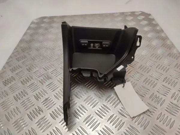 USB-uttag KIA Sportage 2018 OEM 84681F1000 image 2