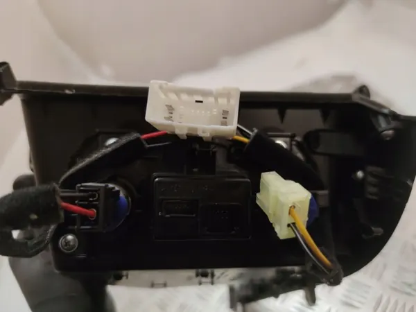 USB-uttag KIA Sportage 2018 OEM 84681F1000 image 3