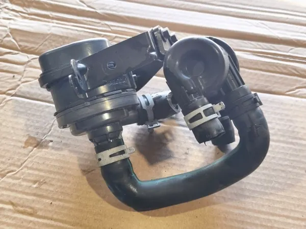 Volvo OEM 32249706 apuvesipumppu - Käytetty image 3