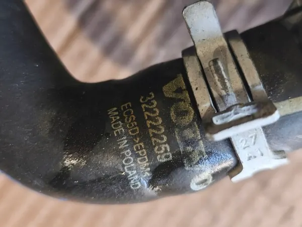 Volvo OEM 32249706 apuvesipumppu - Käytetty image 5