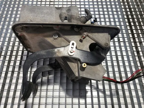 Pédales Iveco Stralis OEM 41211429 - État d'occasion image 6