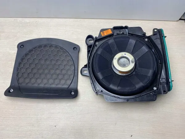 Altavoz grave izquierdo BMW 3 2021 OEM 2622861 image 2