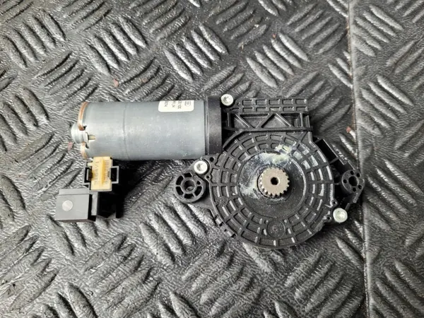 Motor de teto solar OEM 0390200100 Mercedes C W205 image 2