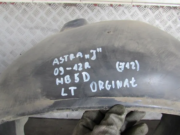 Left Rear Wheel Arch Opel Astra J 09-12r image 5