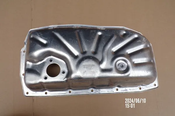 Cárter de óleo Audi A4 8W OEM 06M103602P - Usado image 2
