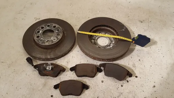 Corexx fram bromsskivor och klossar OEM Audi A3 8P image 2