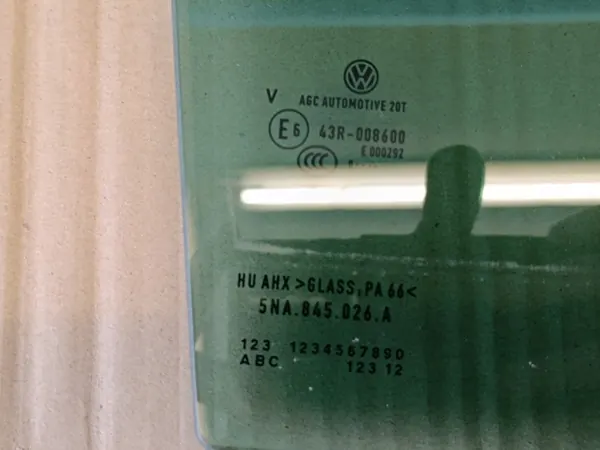 Vidrio puerta trasera derecha OEM 5NA845026A VW Tiguan image 5