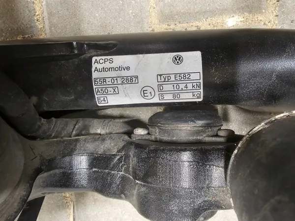 OEM 5H9803881E peräkärkihaka VW Golf VIII Variantille image 3