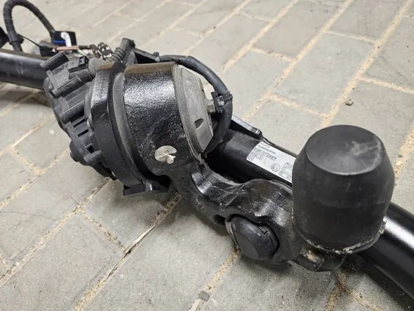 OEM 5H9803881E peräkärkihaka VW Golf VIII Variantille image 4