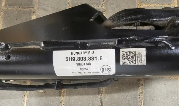 OEM 5H9803881E peräkärkihaka VW Golf VIII Variantille image 6