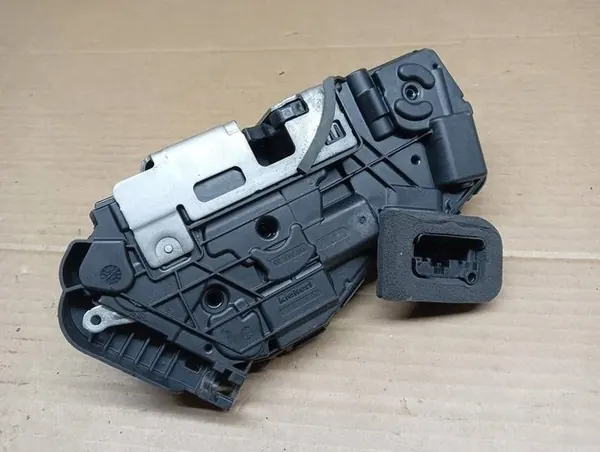 SKODA SUPERB 3 LIFT 2.0 TDI 2023 Lås Bakdörr Vänster OEM image 3