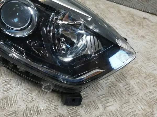 Oikea Etuvalo Renault Captur I 260104476R image 2