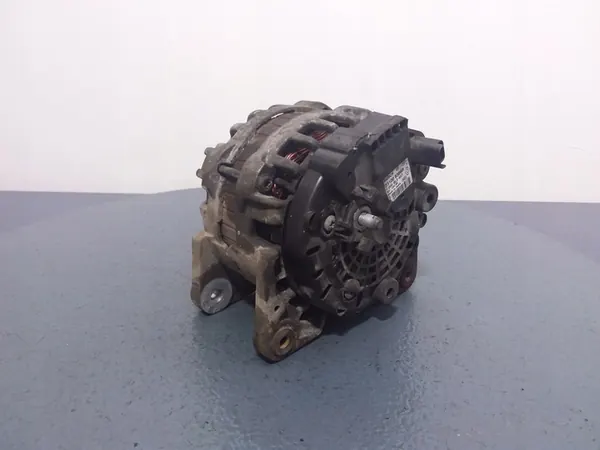 Dacia Sandero II 1.2B 16V Vaihtovirtageneraattori 231008386R image 2