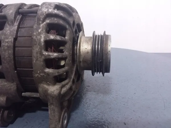 Dacia Sandero II 1.2B 16V Vaihtovirtageneraattori 231008386R image 5