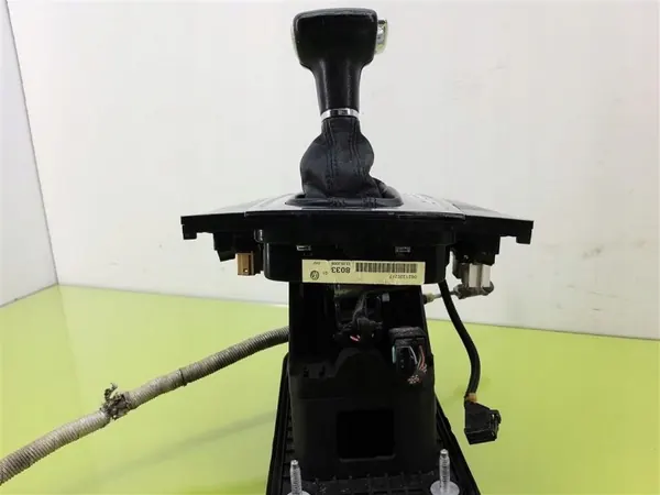 VW Passat B6 Vaihteiston mekanismi OEM 1K0713061 image 3