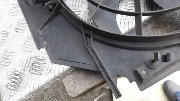 BMW 3 E46 Kylarrubrik image 10