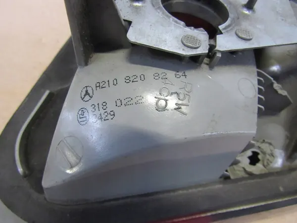 Mercedes-Benz E W210 2000 Rechter achterlicht image 6