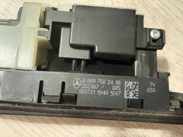 Mercedes W206 takakontin kahva OEM A0997502400 - Käytetty image 3