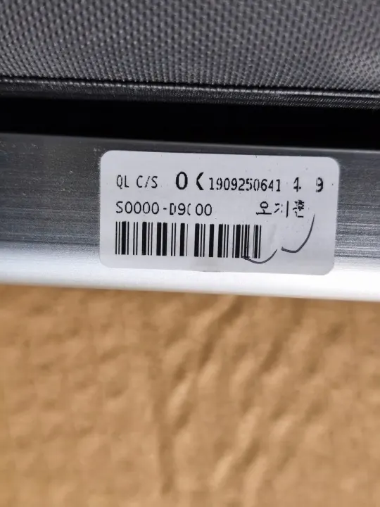 KIA SPORTAGE IV bagageutrymmesrullgardin OEM S000-D9000 silver image 3