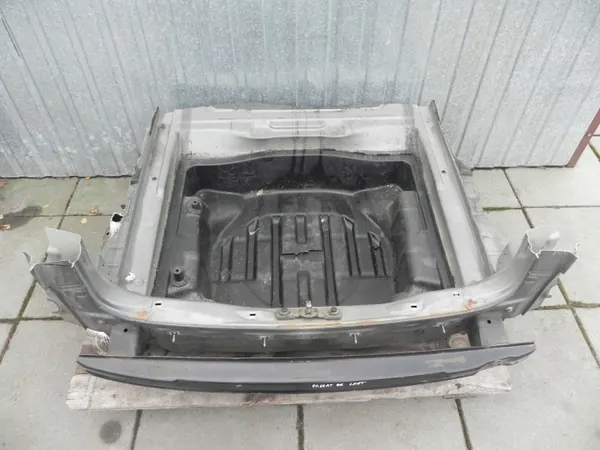 OEM 11 takavetokoukku Volkswagen Passat B6:lle image 2