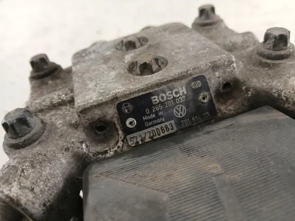 Pompe à frein ABS VW T4 OEM 701614111 0265201037 image 4