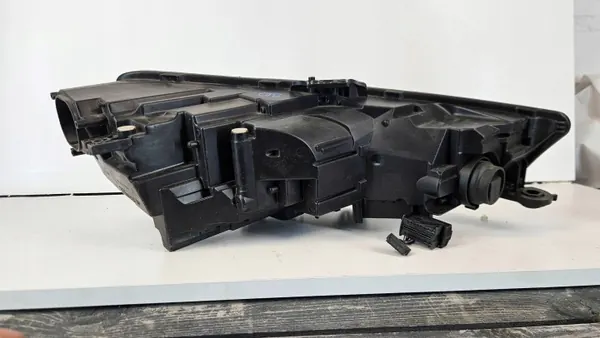 Audi A4 B9 ajovalokotelo OEM 1305237352 vasen etu image 6