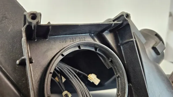 Audi A4 B9 ajovalokotelo OEM 1305237352 vasen etu image 9