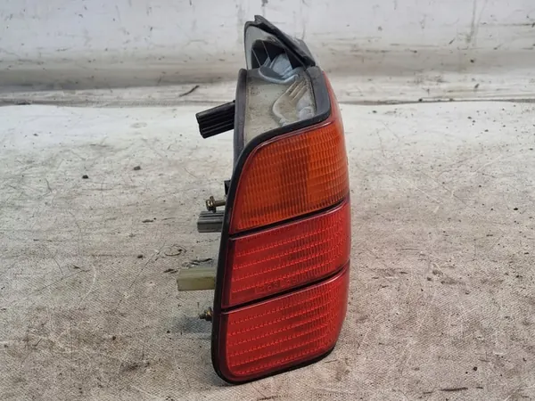 Luz trasera izquierda BMW E36 Sedan image 2