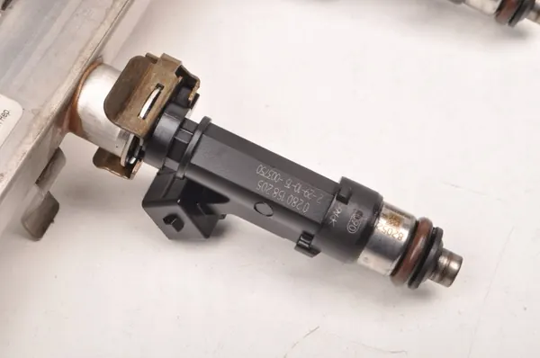 Opel Insignia A 1.4T Rail Inyección OEM 55565971 image 4