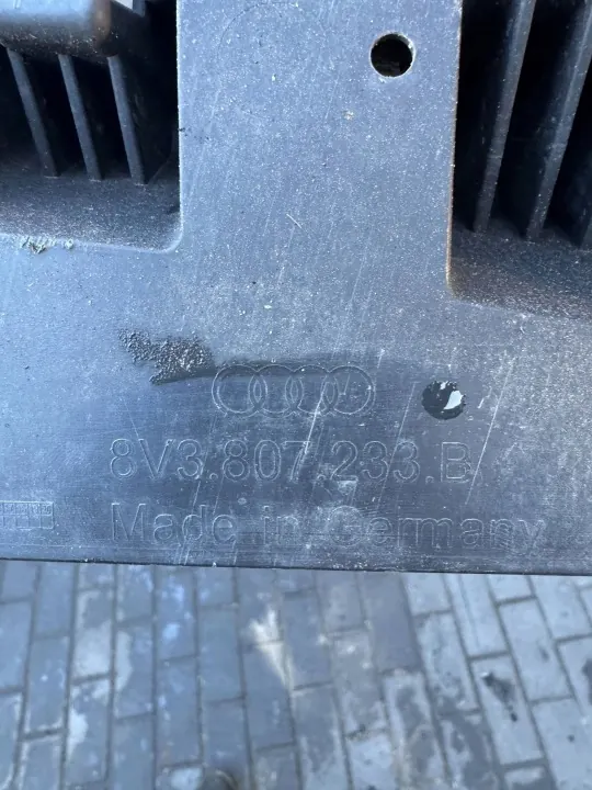 Audi A3 8V3 Frontstoßstangenabdeckung OEM 8V3807233B image 3