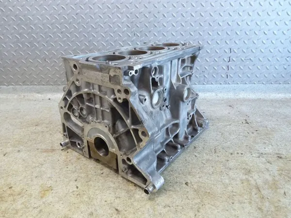 Käytetty moottorilohko OEM 05E103011S Volkswagen image 2