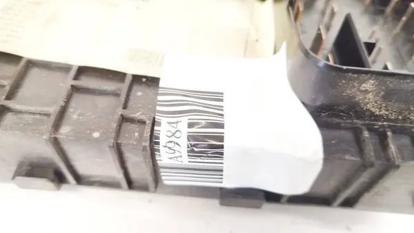 Caixa de fusíveis Volkswagen Caddy 2005 2.0L 1K0937820 image 2