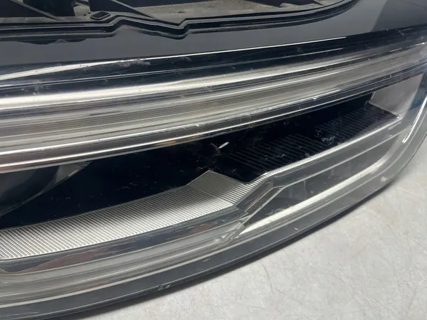 AUDI Q3 RSQ3 Faro LED Derecho 8U0941034 image 4