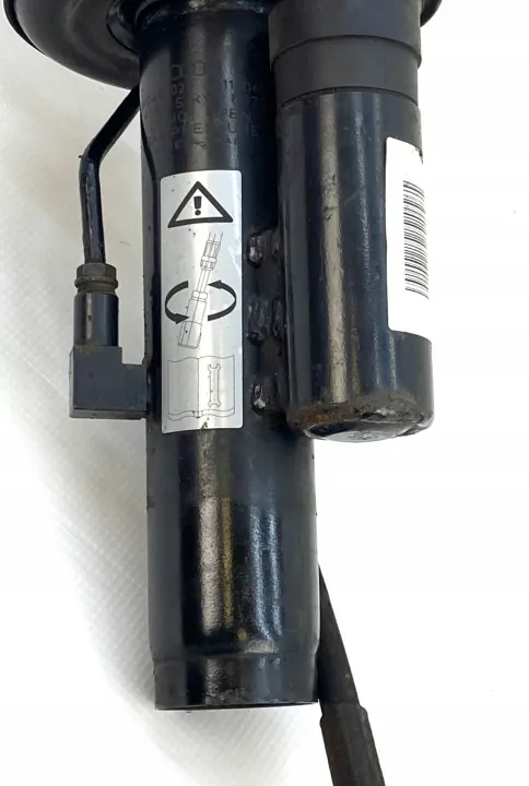 Audi RS4 RS5 Etu oikea iskunvaimennin OEM 8K0412020 DRC image 4