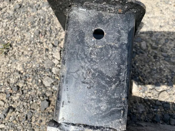 VW TOURAN 1T Takapuskuri OEM 1T0807305F image 6