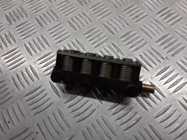 Gasinsprutningsrör OEM 67R-017064 - Begagnad image 3