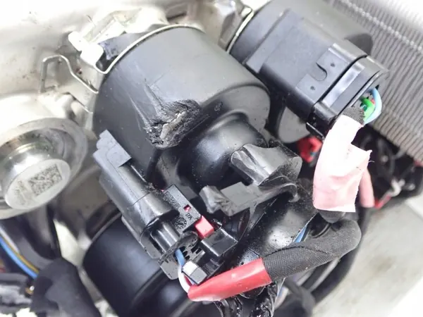 Tesla Model 3 AC värmepump OEM 1506859-00-E Begagnad image 4