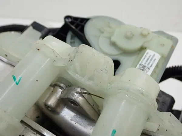 Tesla Model 3 AC värmepump OEM 1506859-00-E Begagnad image 6