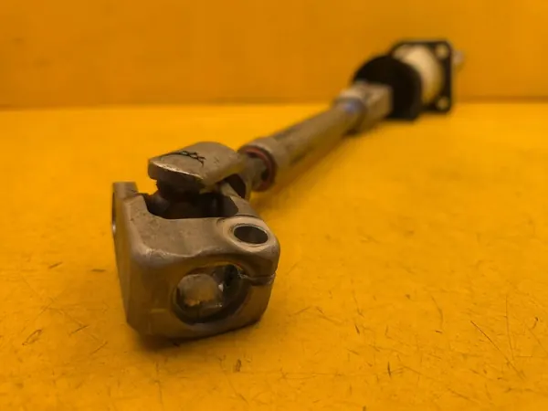 Mercedes-Benz GLE W167 Steering Column Coupling A1674601201 image 3