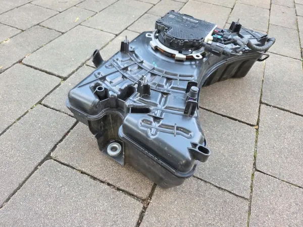 Tanque AdBlue completo OEM 172A21630R para Renault Clio V image 3