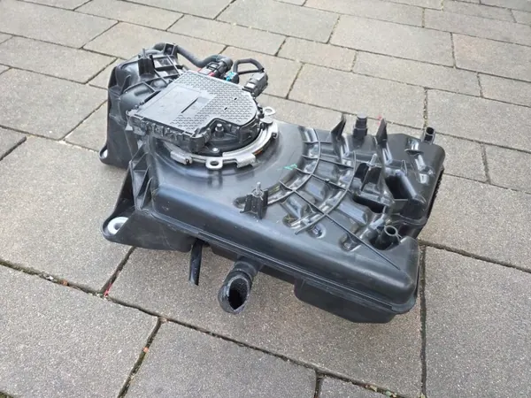 Tanque AdBlue completo OEM 172A21630R para Renault Clio V image 4