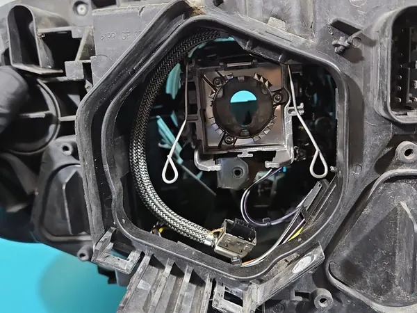 Farol esquerdo Bi-Xenon BMW X3 E83 06-10 OEM 7162191 image 9