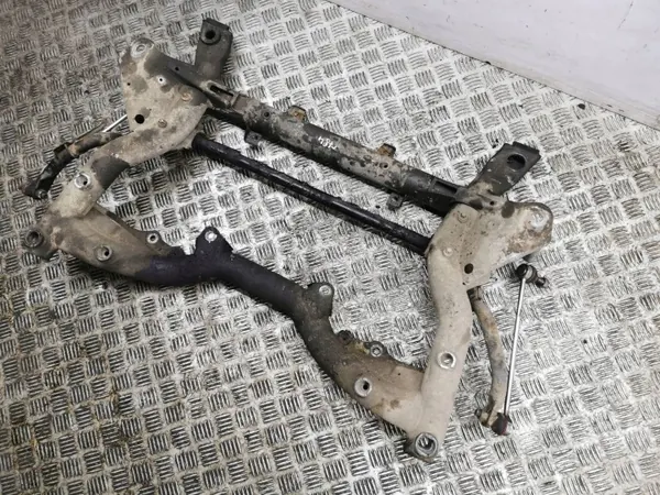 Mercedes-Benz C W204 Voorste hulpframe OEM AMD121354 image 3