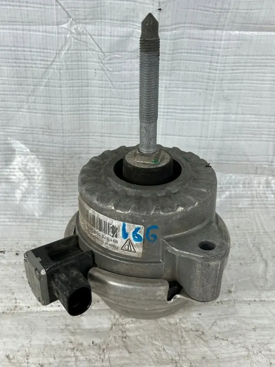 Soporte Motor Porsche OEM 99137505908 - Usado image 2
