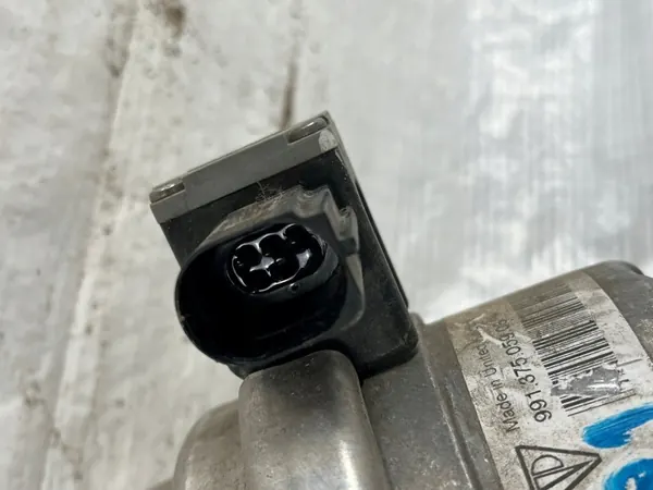 Soporte Motor Porsche OEM 99137505908 - Usado image 4